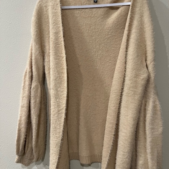 Cream long sleeve super soft cardigan poofy sleeves - Picture 2 of 4